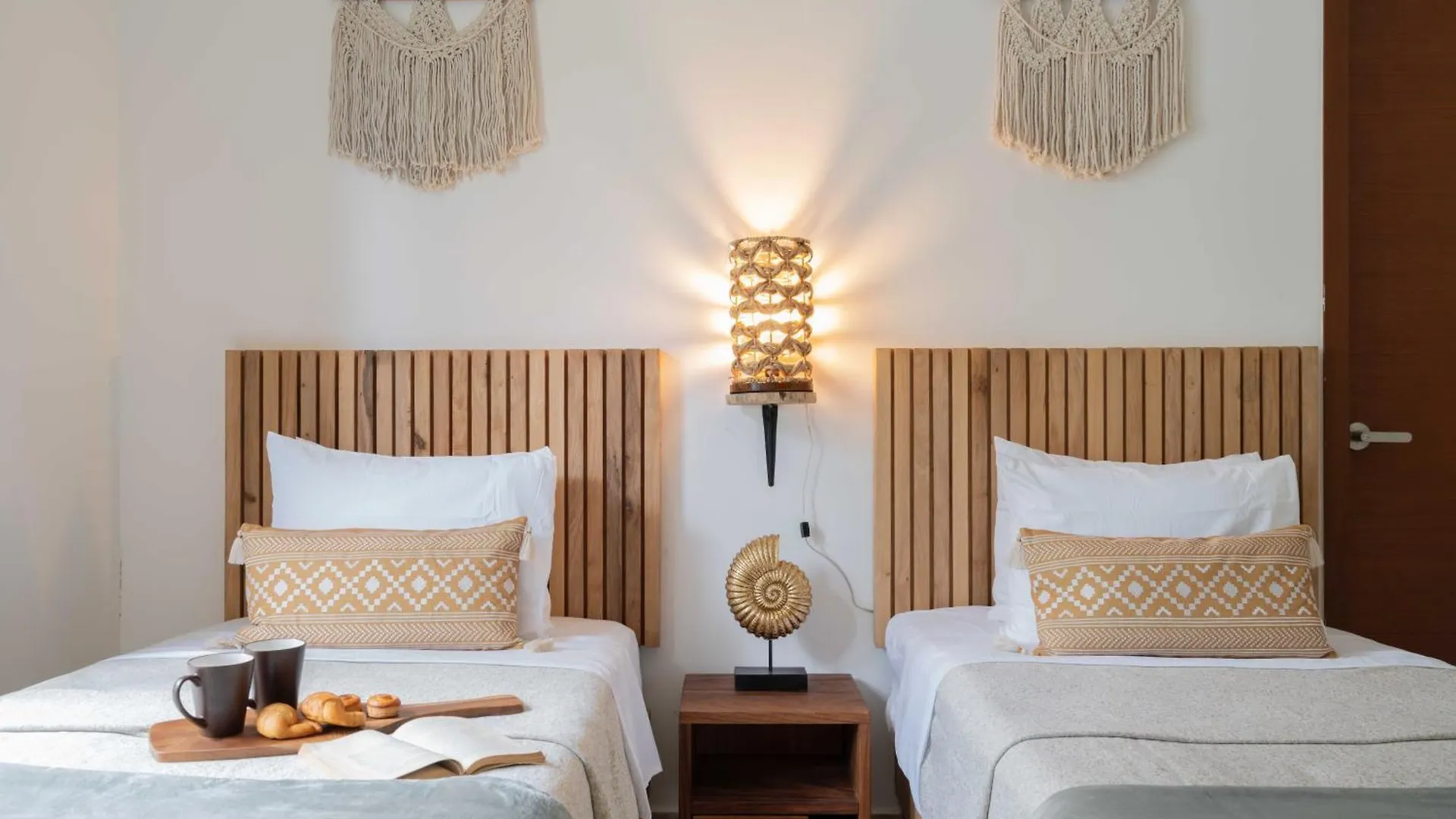 Apartment Casa Laura - Tulum - Private Townhome For 6 Guest - 3 Bedrooms - 5 Beds- Restaurant Walking Distance