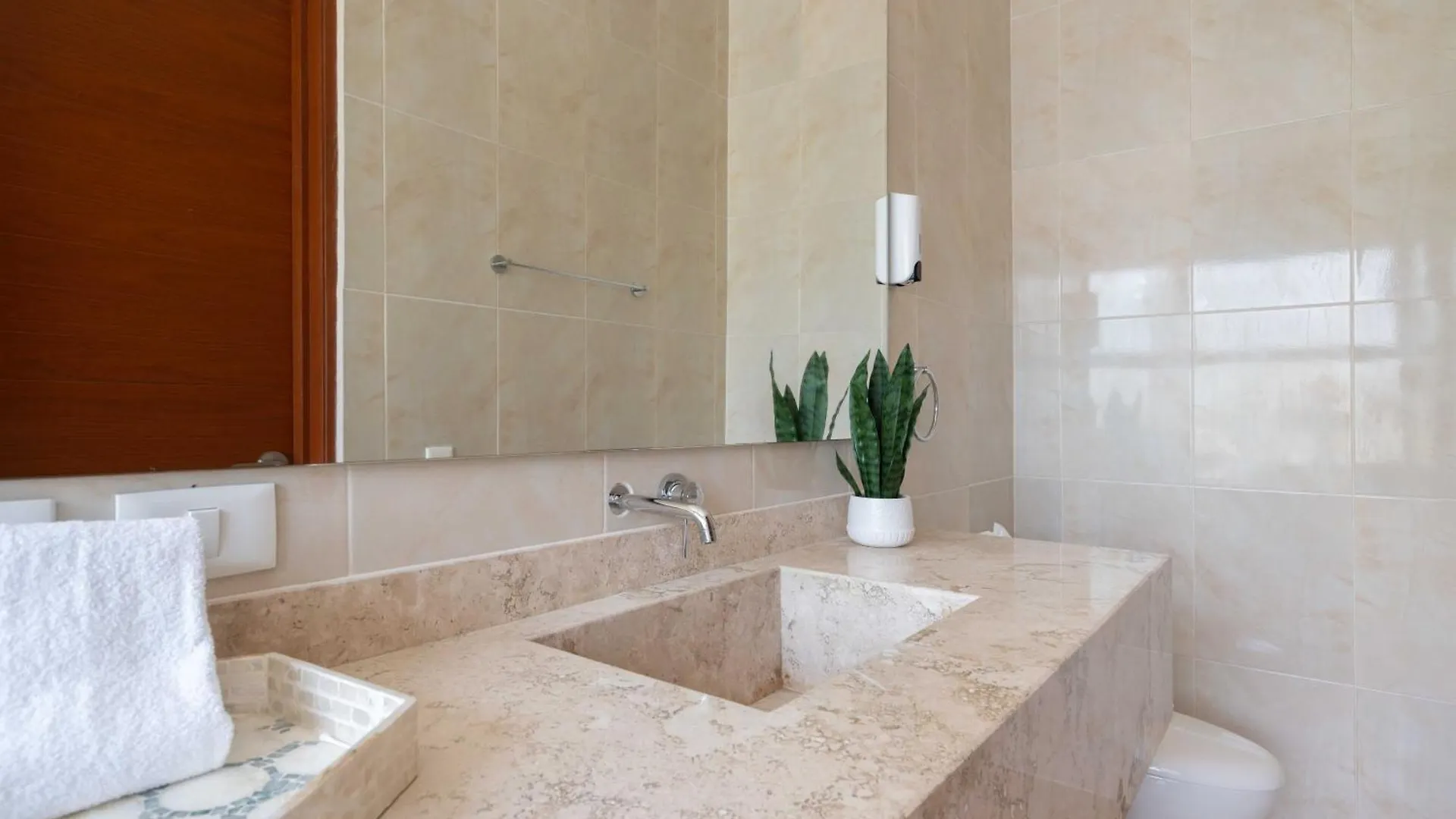 Casa Laura - Tulum - Private Townhome For 6 Guest - 3 Bedrooms - 5 Beds- Restaurant Walking Distance Apartmán