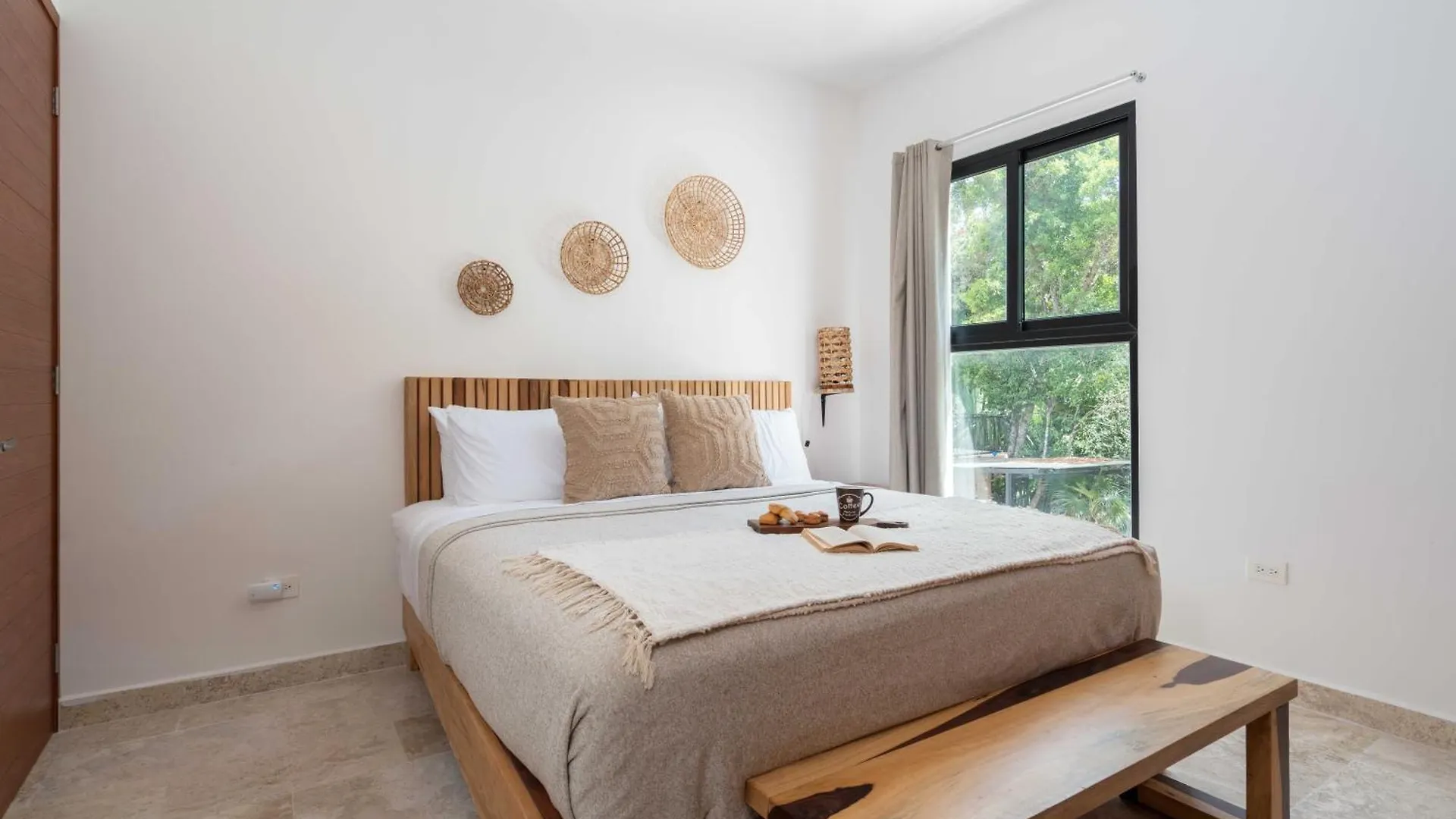 Casa Laura - Tulum - Private Townhome For 6 Guest - 3 Bedrooms - 5 Beds- Restaurant Walking Distance