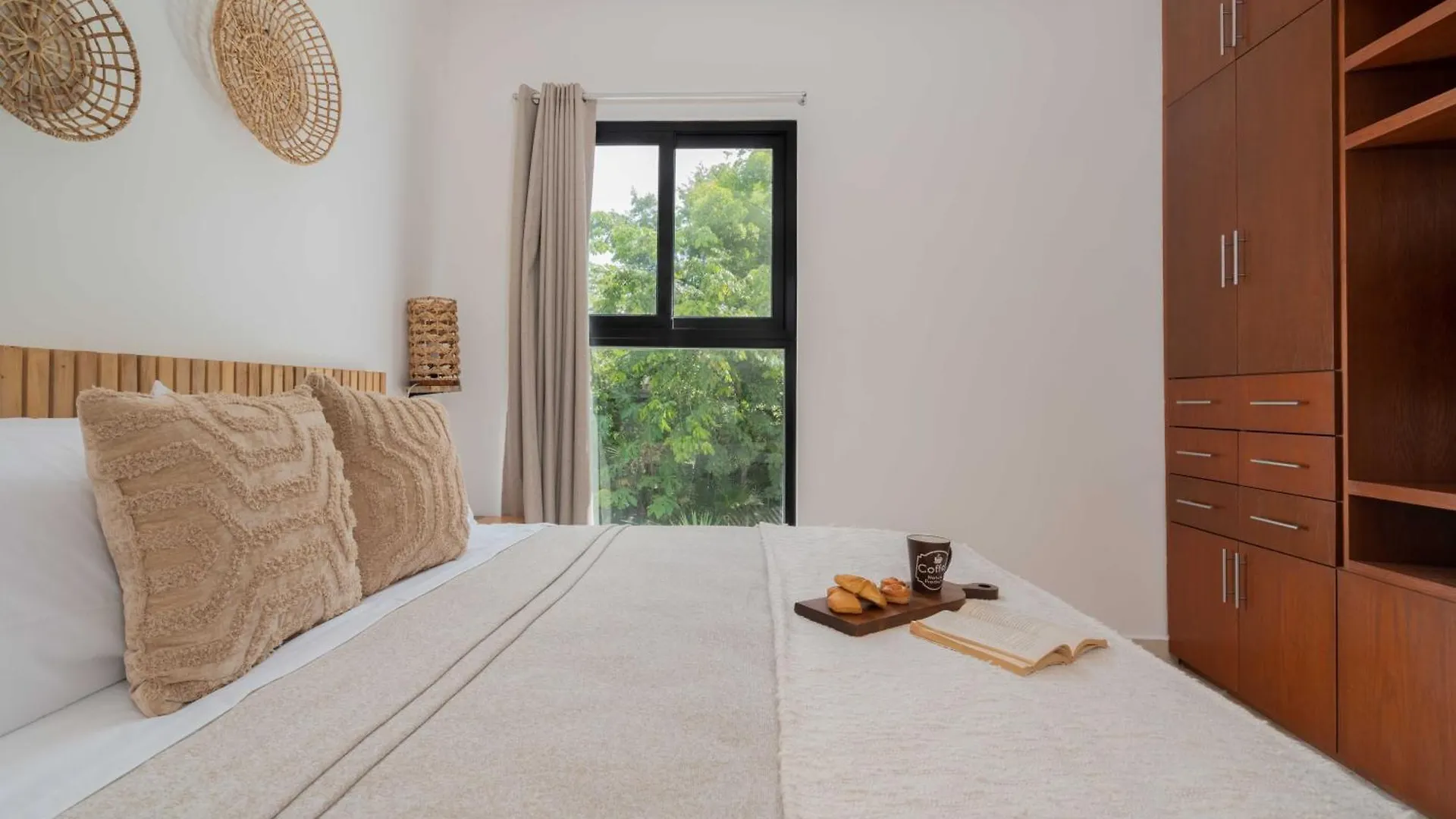 Casa Laura - Tulum - Private Townhome For 6 Guest - 3 Bedrooms - 5 Beds- Restaurant Walking Distance