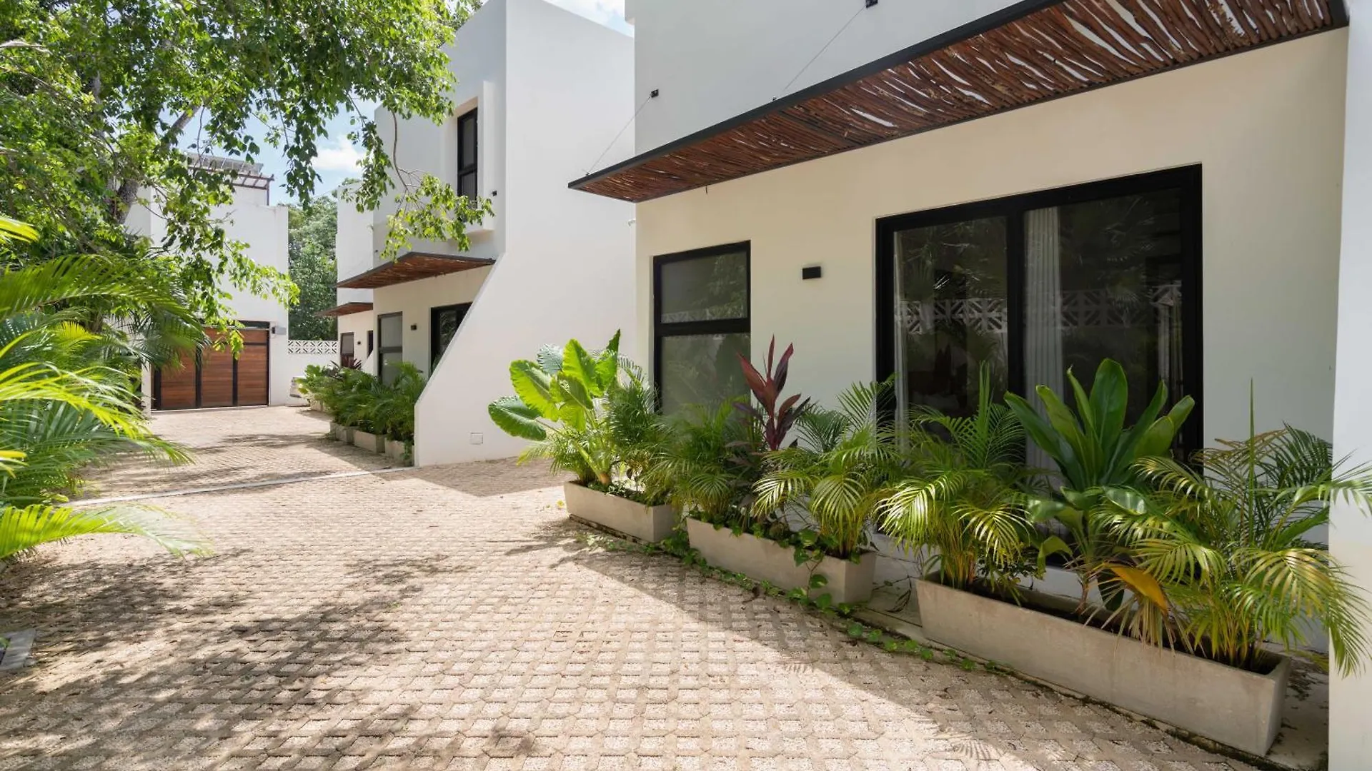 Apartment Casa Laura - Tulum - Private Townhome For 6 Guest - 3 Bedrooms - 5 Beds- Restaurant Walking Distance