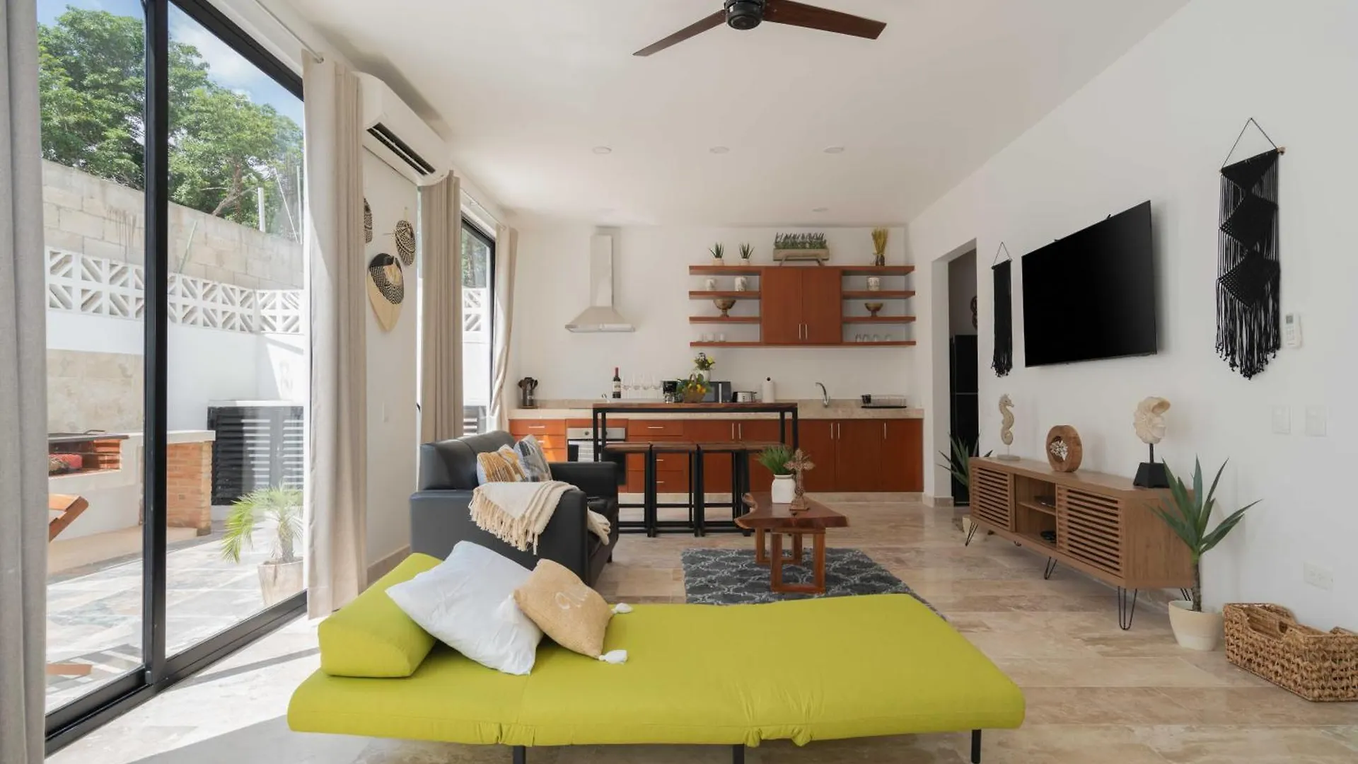 Casa Laura - Tulum - Private Townhome For 6 Guest - 3 Bedrooms - 5 Beds- Restaurant Walking Distance